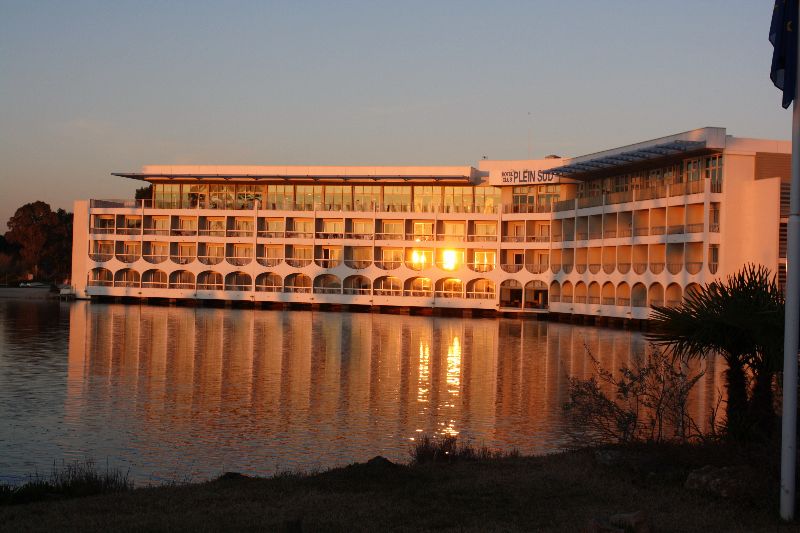 gal/Saison 2012/L_Hotel_Plein_Sud/Coucher_Soleil.JPG